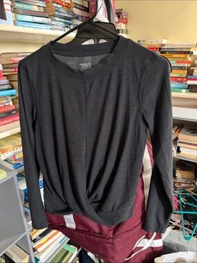 Old Navy Black Long-Sleeve Twist Hem Top